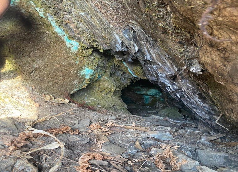 Copper-stained rock opening at Taman Khola, Baglung