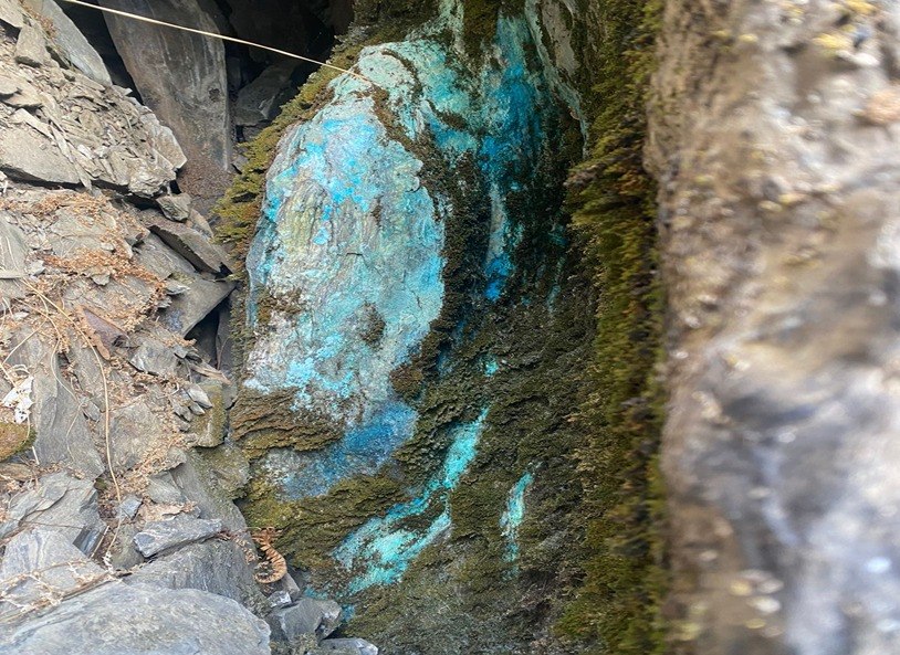 Additional copper-stained rock exposure at Taman Khola, Baglung