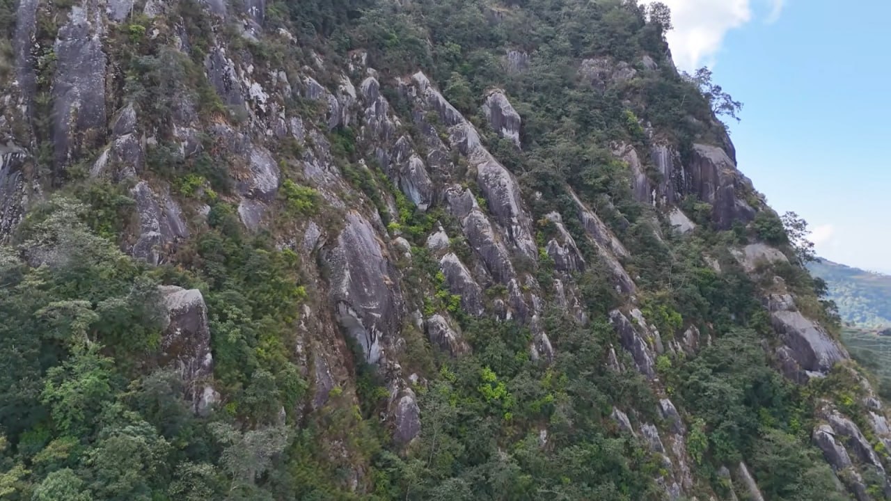 Exposed granite rock face at the Bhojpur site