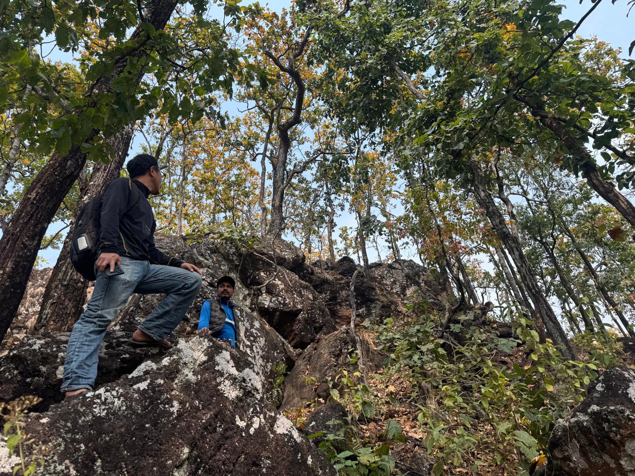Field observation beside exposed rock at the Bagmati, Makwanpur iron site