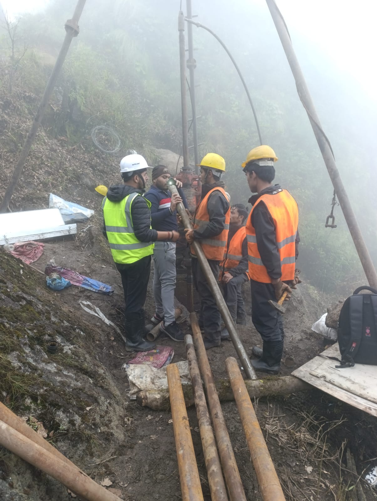 Core box showing granite sample interval from 30 to 35 meters